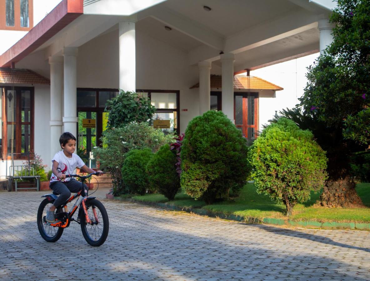 Amritara Ambatty Greens Resort Virajpet Exterior foto