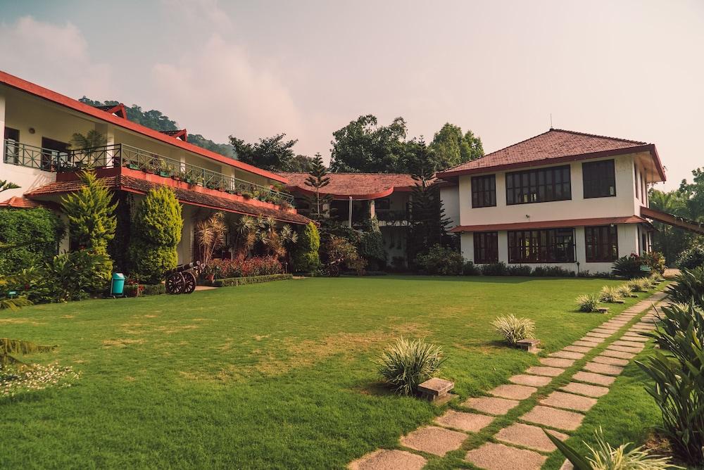 Amritara Ambatty Greens Resort Virajpet Exterior foto